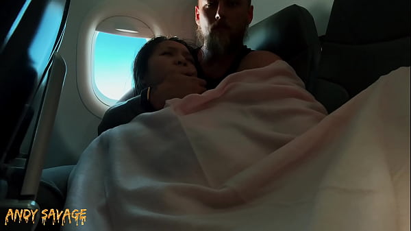 Девушка заснула в самолёте незнакомый парень засунул руку в трусики и стал ласкать